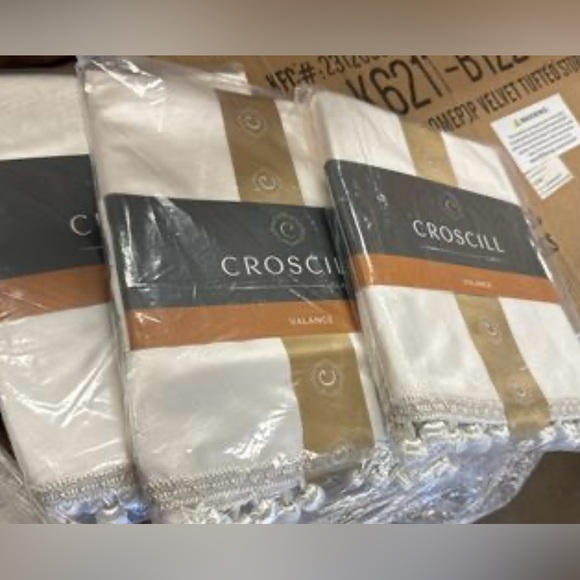 Croscill Classics Avignon Waterfall Valance (Single) - 38x46" Set of 3! - Picture 7 of 7